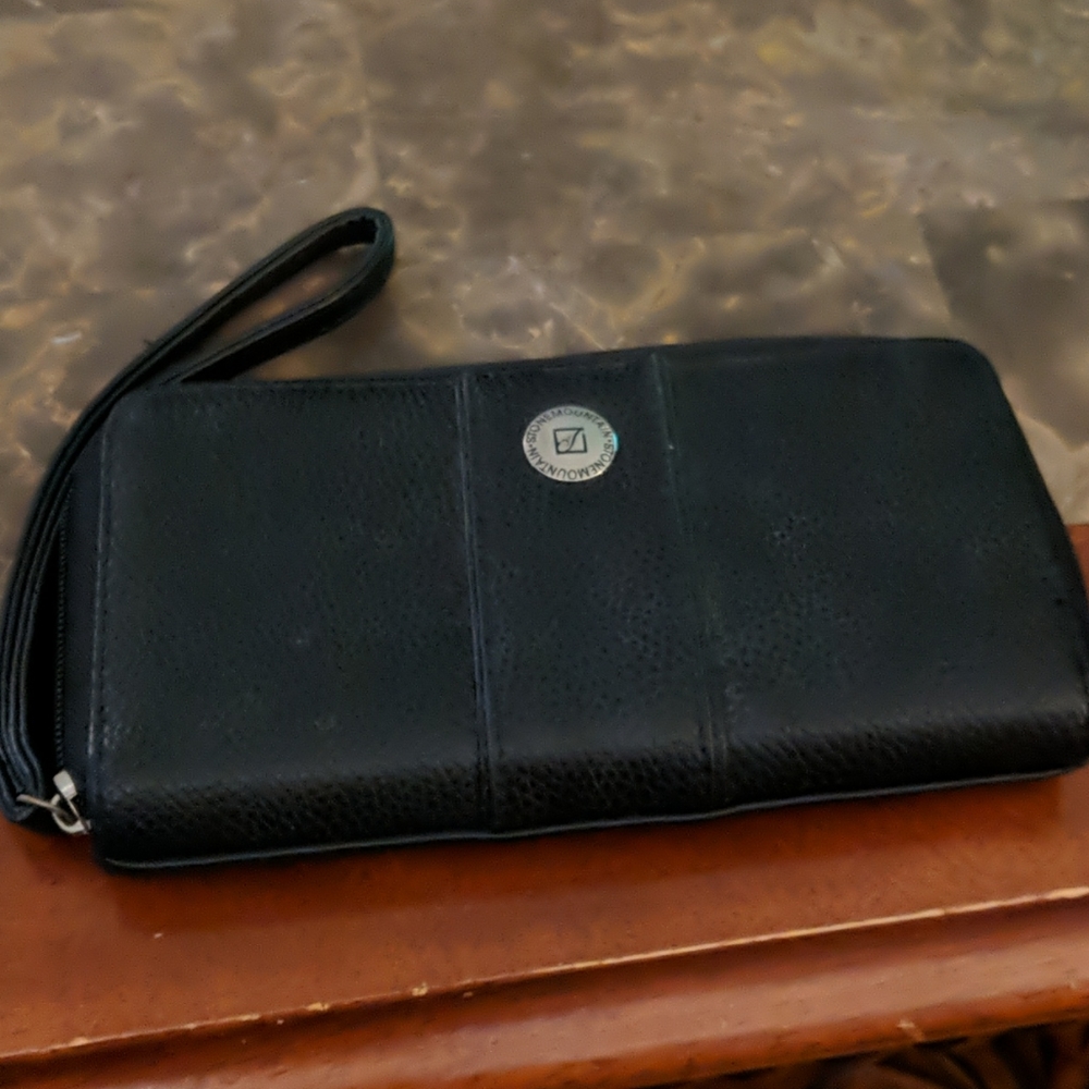 Stone Mountain black wristlet